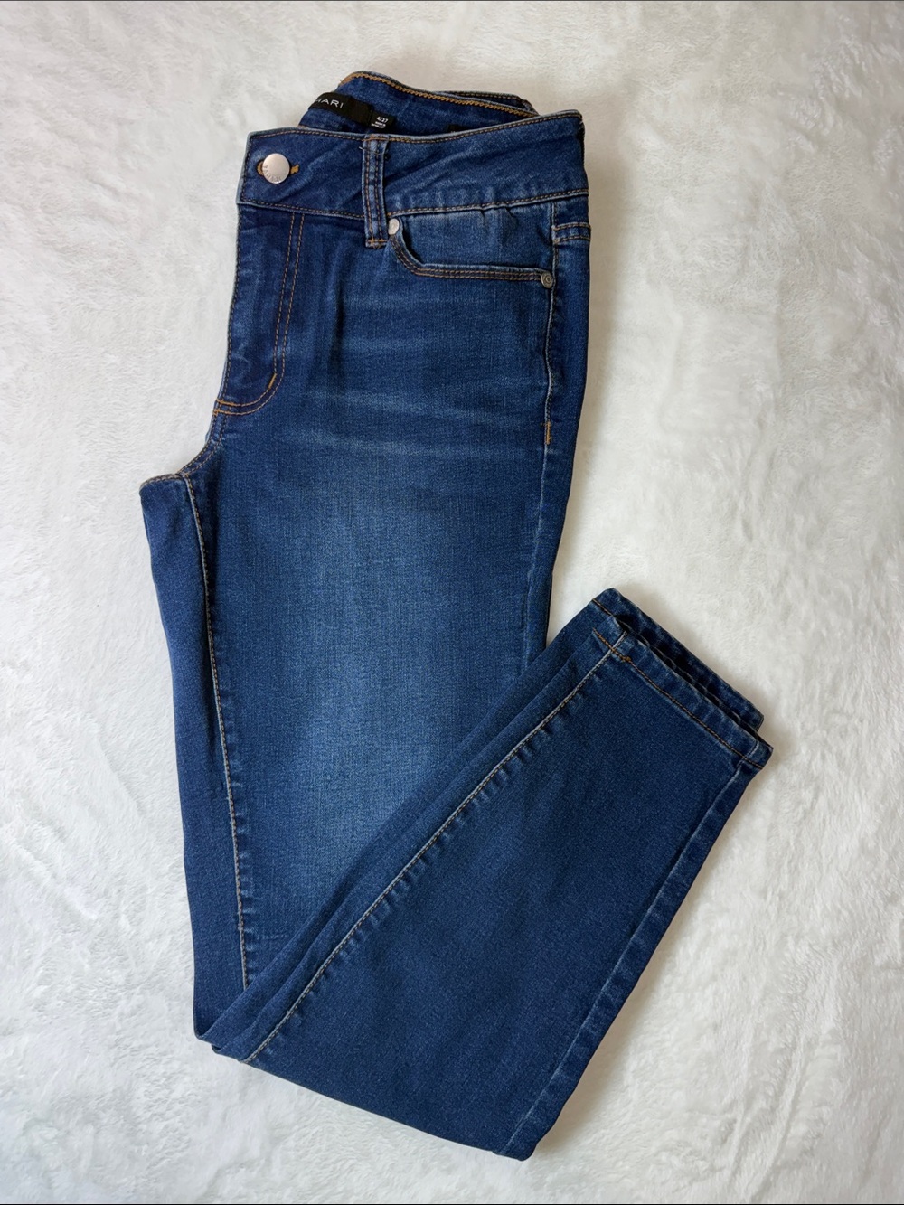 Tahari women’s Skinny Dark Blue Stretch Jeans